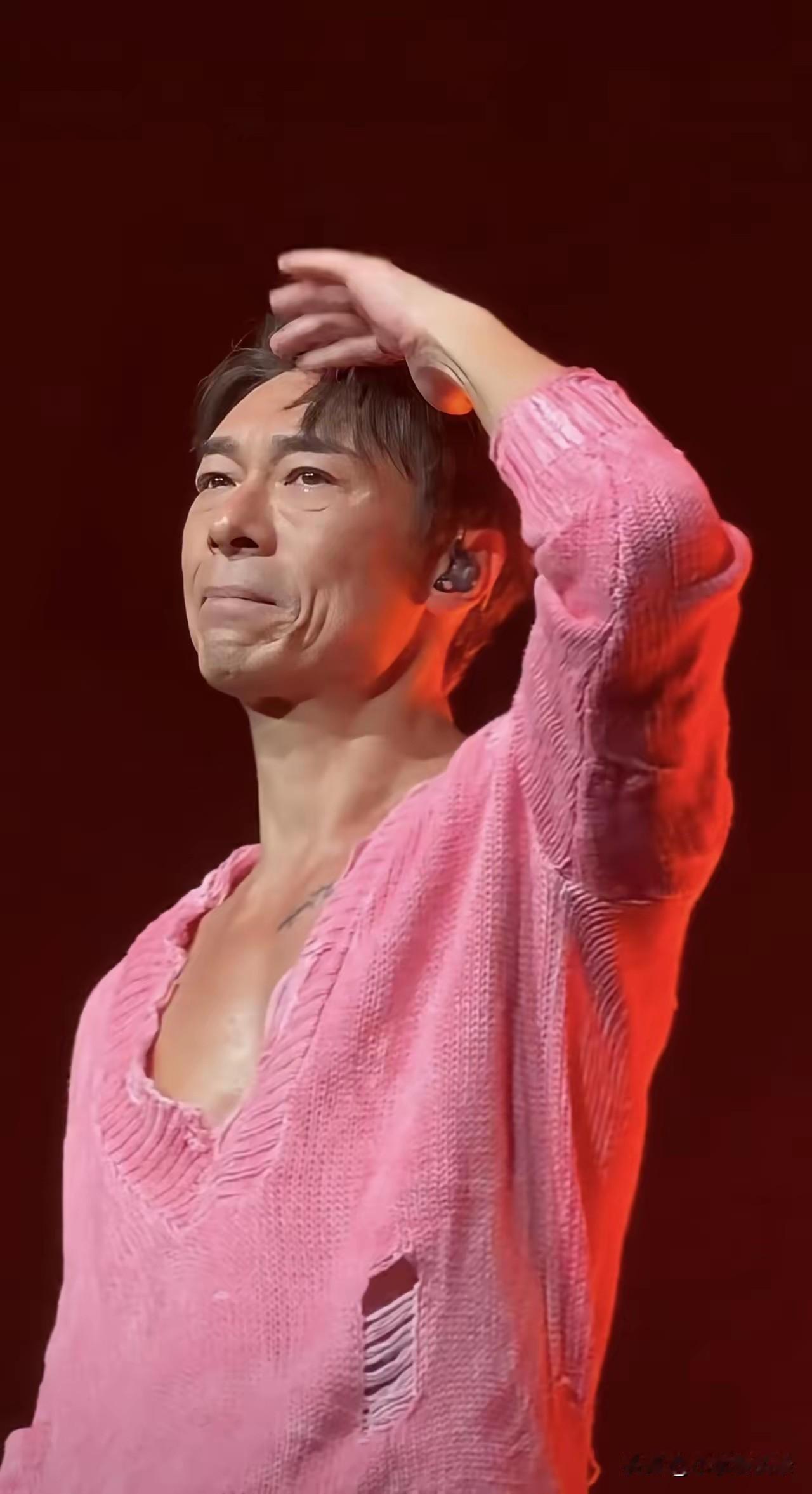 许志安之前的那些争议，我不想多说什么。但有件事看得很明白，艺人火到最后，不靠