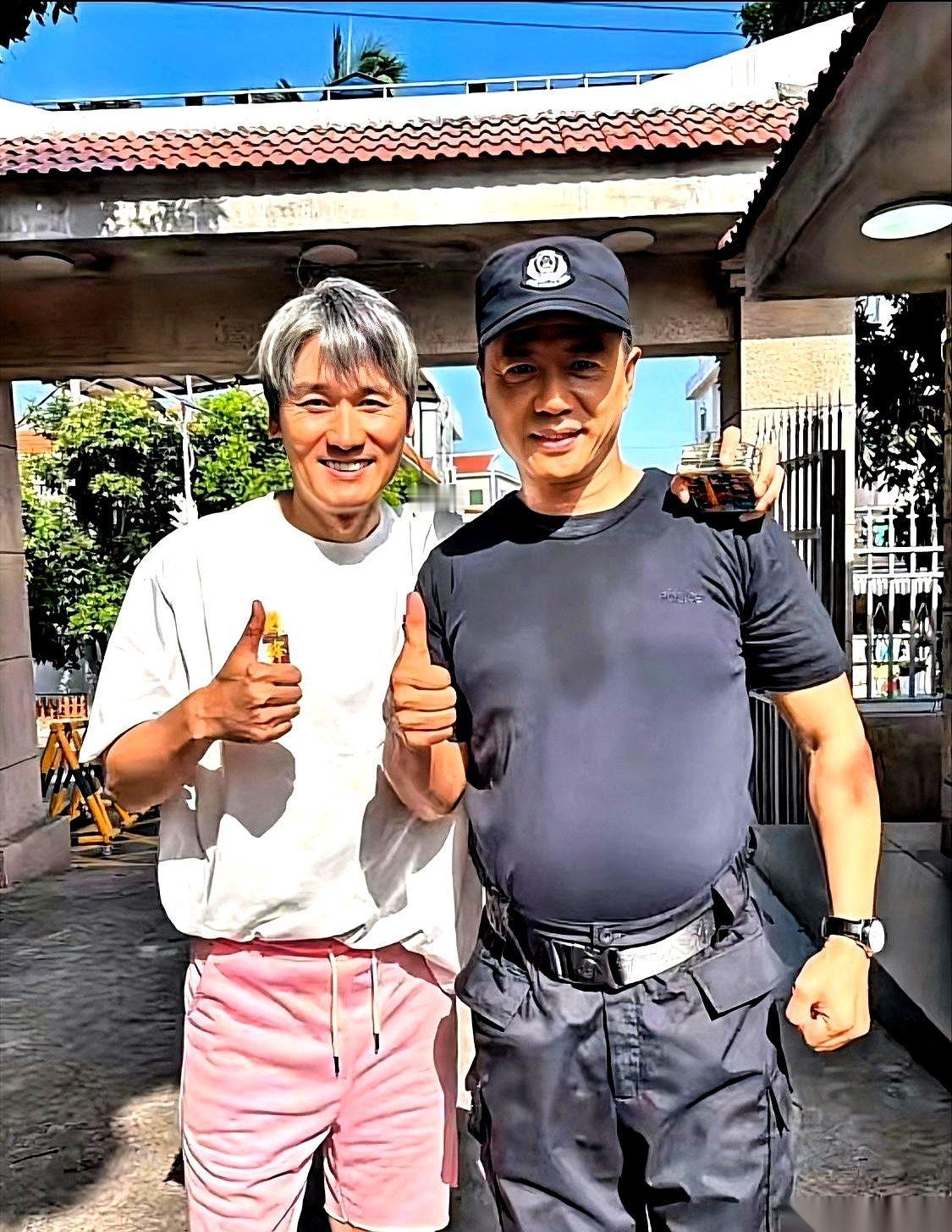 段奕宏新剧《藏锋》一播，观众的视线全被他那个肚子死死钉住了。没别的原因，太出戏