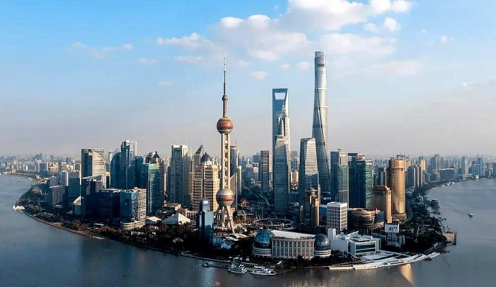 上海的综合生育率探到了0.66。这座一年拥有8500亿元财政收入的最发达城市，每年新出生的户籍婴儿数