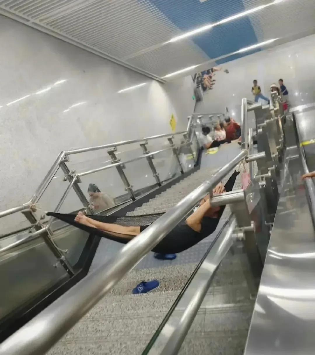 绝了，为了蹭空调……