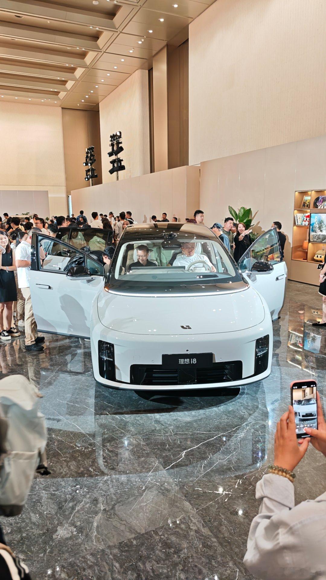 理想i8的空间藏着哪些巧思理想i8在空间设计方面以实用为主我的空间重点从二排一进