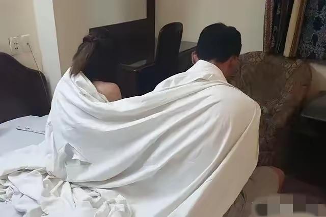 "太狗血！"陕西，一女子去旅游，期间认识一男子，两人聊的兴起，便去酒店开房发生了