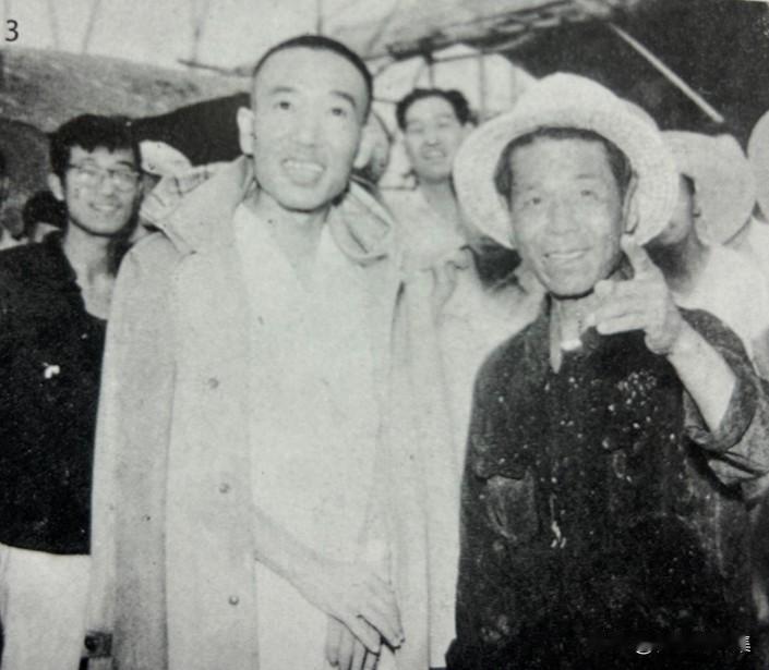 1958年9月13日，时任中共湖北省委第一书记王任重在武汉钢铁公司（武钢）一号高