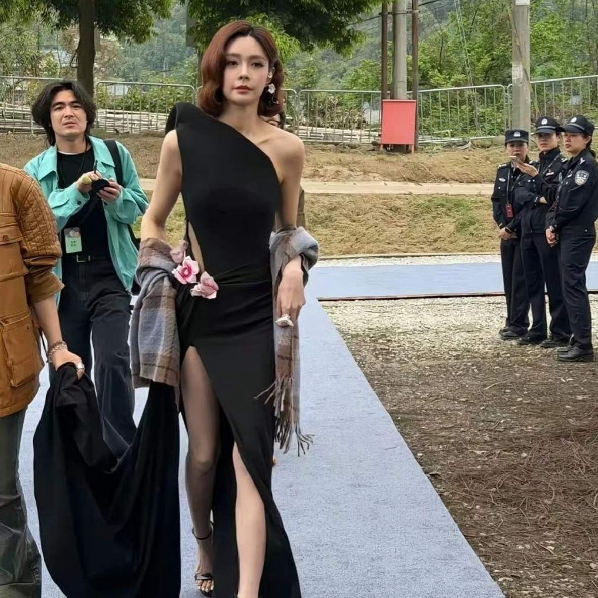 一直不理解她是怎么看上杜海涛的