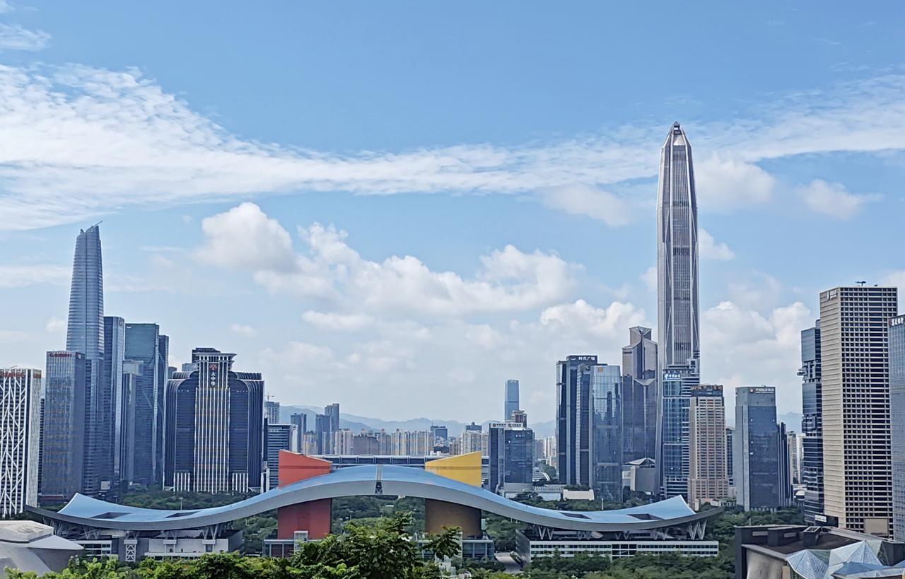 今天刚好是我到深圳第30个年头。30年前的今天，从重庆坐绿皮火车30多个小时，来
