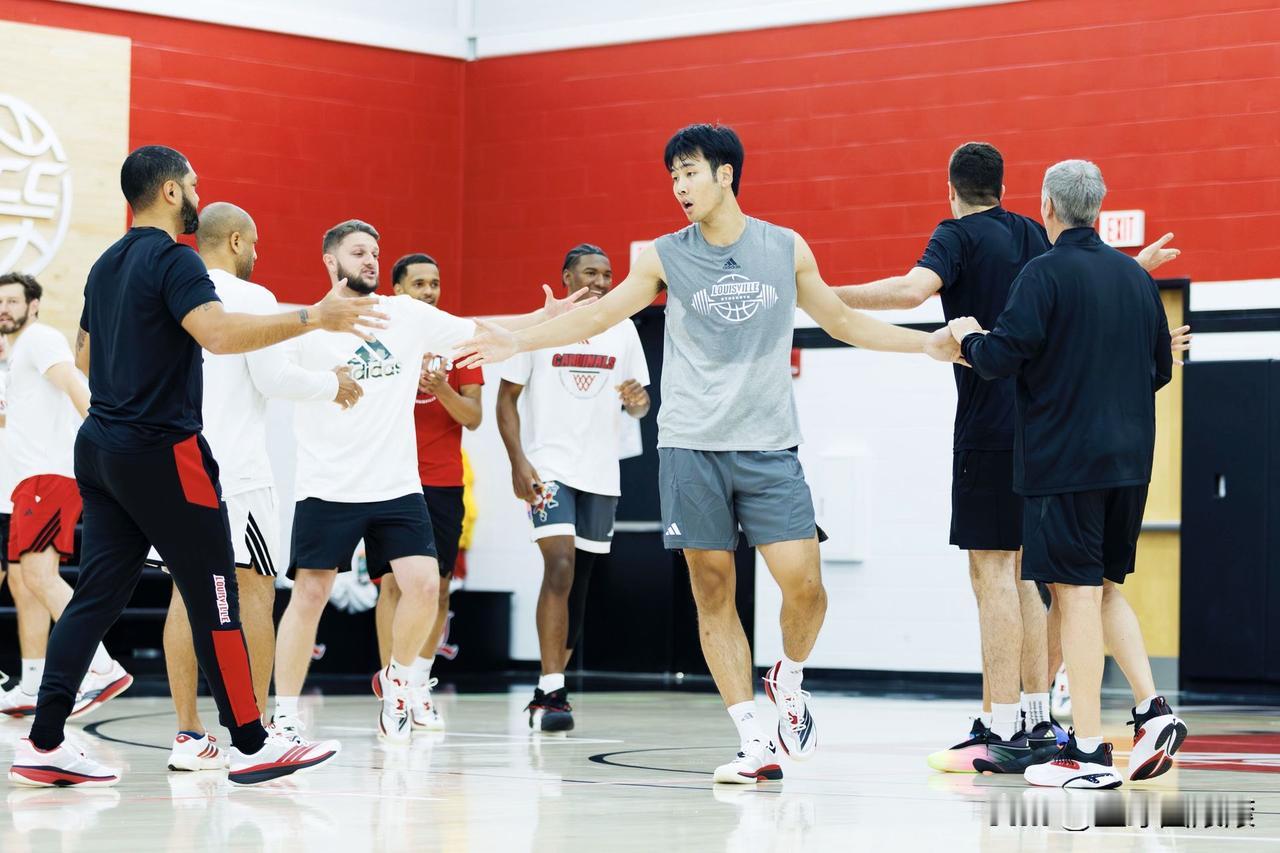 吊打国内青训！张博源，就是中国男篮未来外线绝对领军人物！预定NBA席位🔥