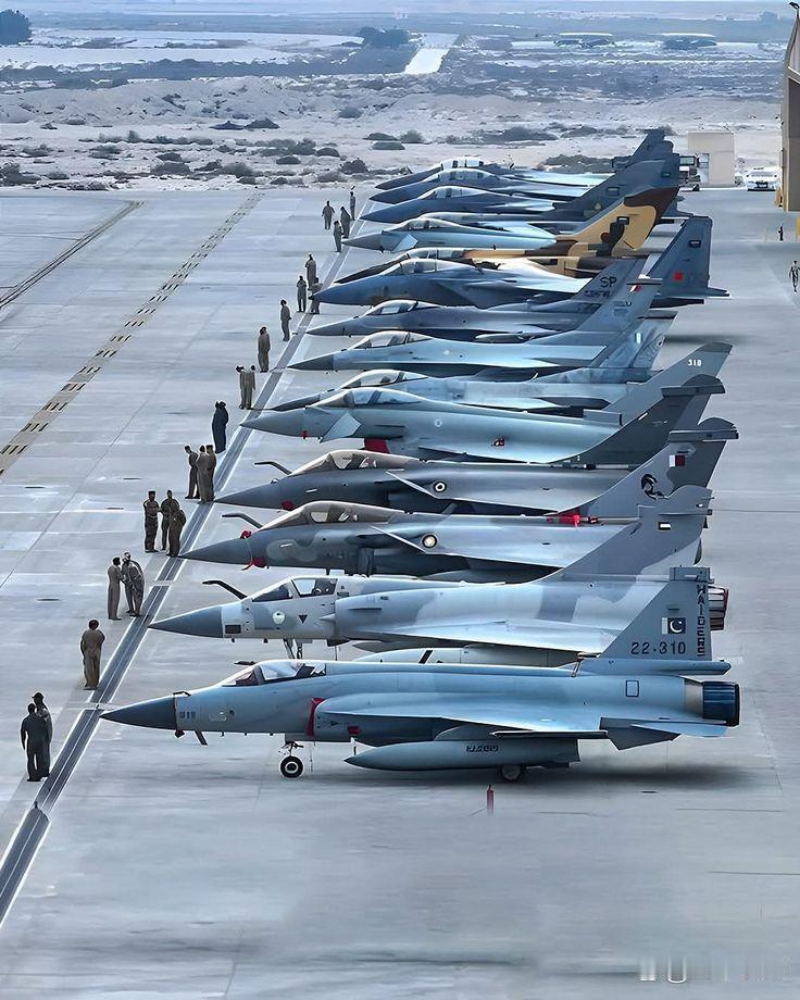 一张图，全球在役几乎七成以上的战斗机在这里都能找得到！从外到里依次包括：JF