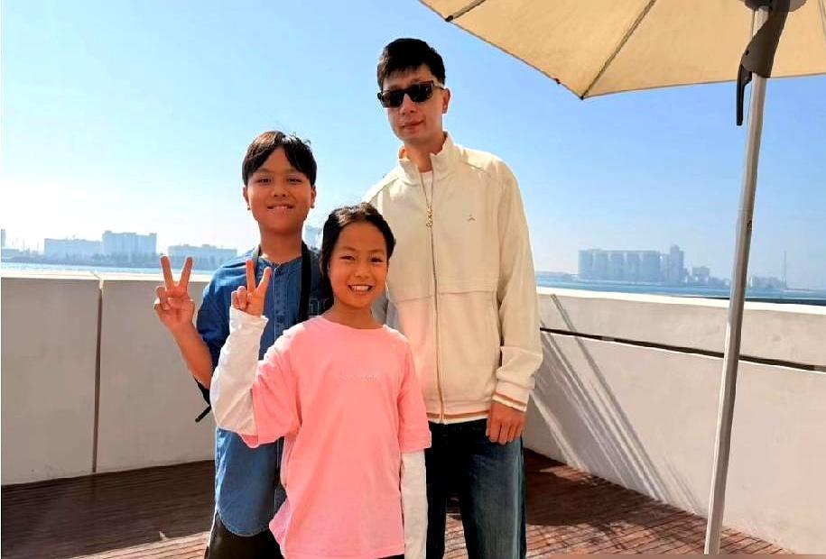 年入3500万，老婆身上裙子400块。迪拜街头，网友镜头下的马龙老婆夏露