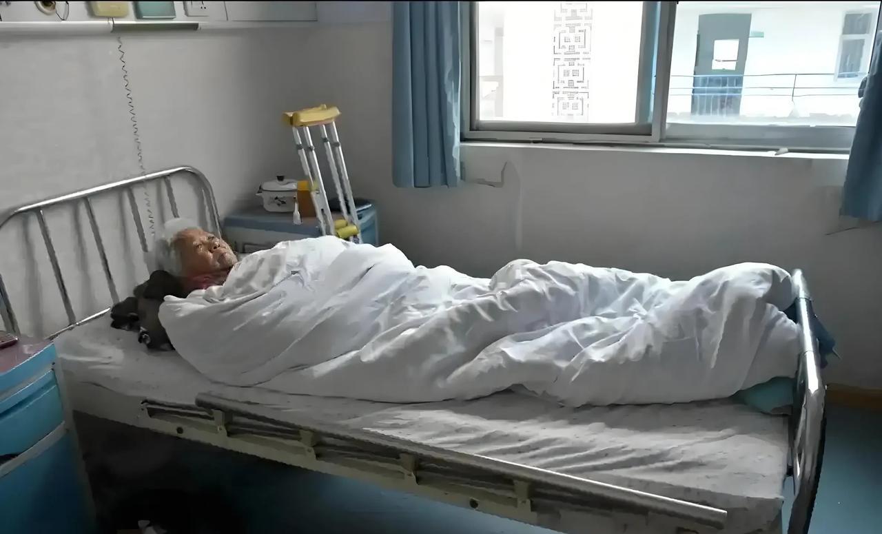 男子20岁时和父母大吵一架，离家出走30多年，对父母不闻不问，父亲离世，叔叔联系