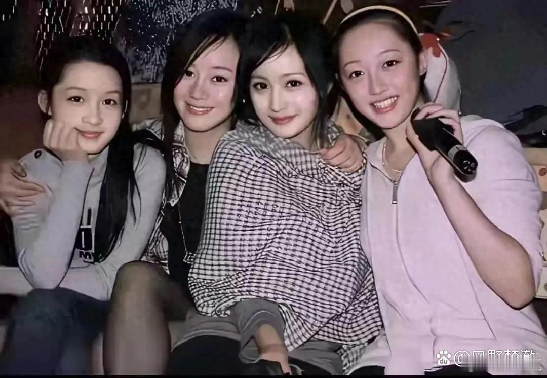 早年的李沁，蒋梦婕，杨幂，张檬的合影，都是素颜美女啊