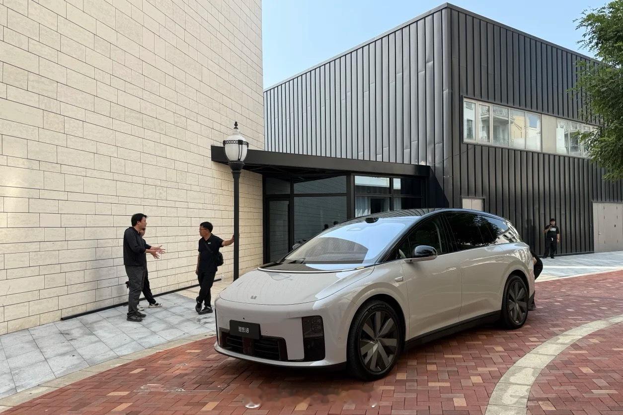 理想i8最新一波路透看来是上次拍摄Megahome那个地方这个地方熟要不要开车