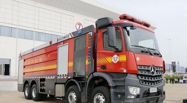 我国作为制造业大国，连火箭、航母这样的国之重器都能自主建造，却要花2400万人民