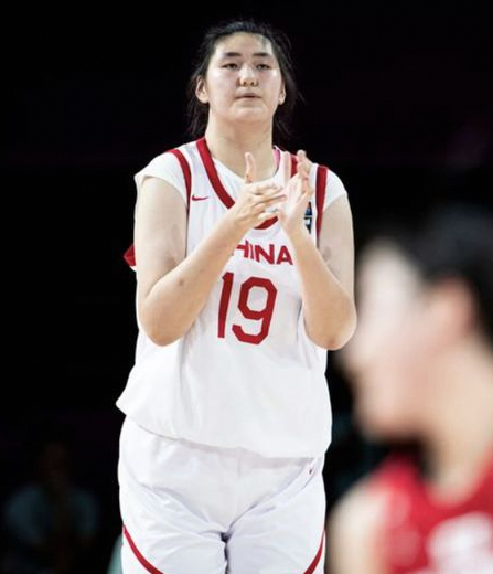 张子宇身高引热议，日本女篮直呼：这比赛咋防？