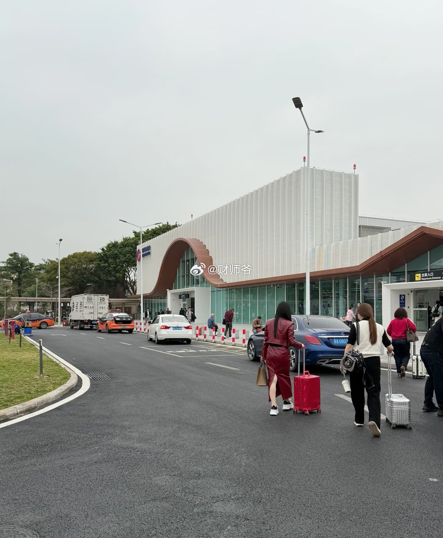 曾经被全国吐槽的广东佛山机场，现在已经“丑女十八变了”