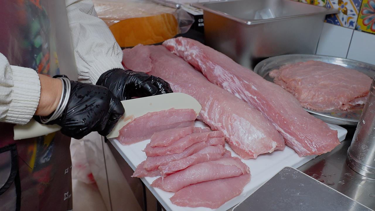 晒图笔记大赛在厦门热闹的街巷里，一个00后女孩正用她的才能重新定义韩国小吃。每天