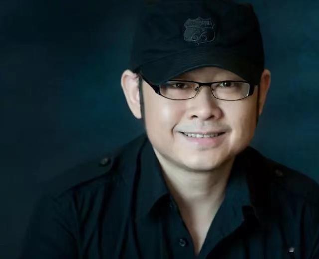 谁也没想到，时隔这么久，刀郎相关的讨论还在持续发酵，不少新细节被网友翻了出来。有人感慨，原来刀郎和杨
