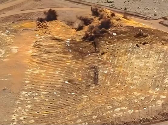 日本从马来西亚大肆进口稀土，这一下吉隆坡真慌了。马来西亚部长火速重申出口禁令，因