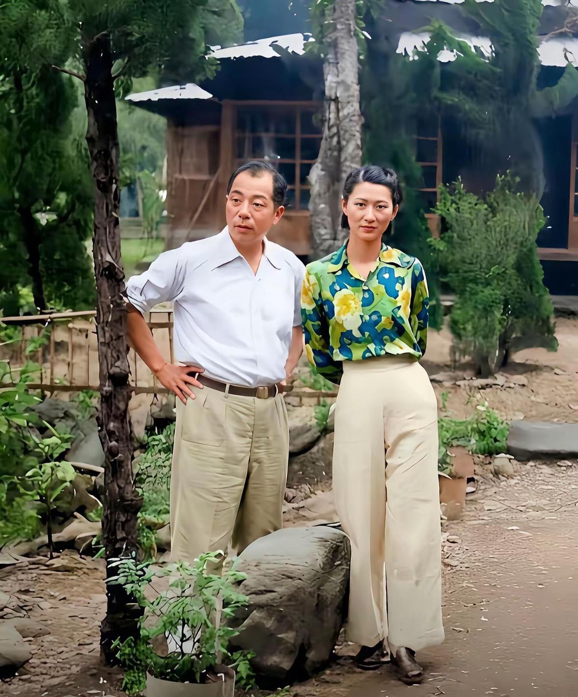 赵一荻有多美？1957年在台湾的留影，45岁的她风姿绰约，气质不凡