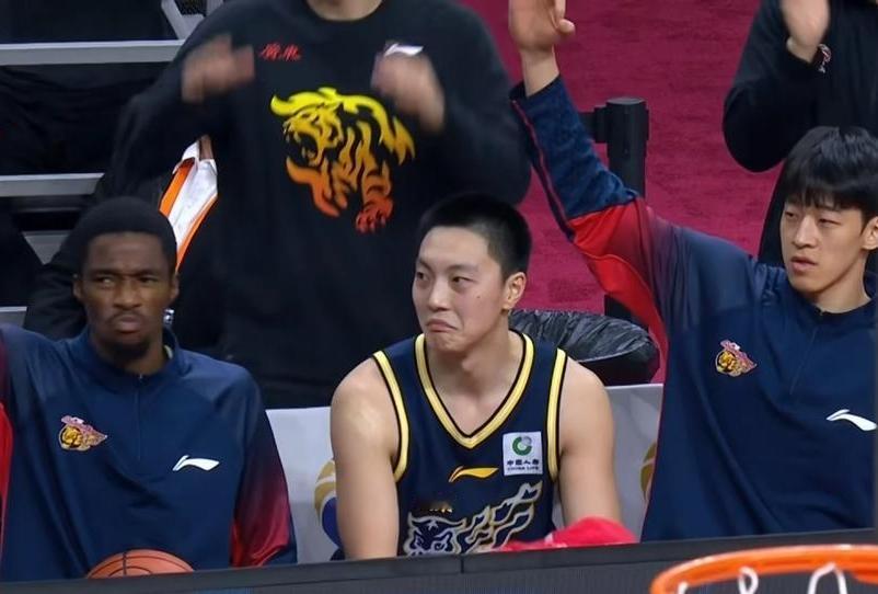 不输球没天理！杜峰都愣住了！领先16分被逆转！本场比赛不得不说的3大事实：1.