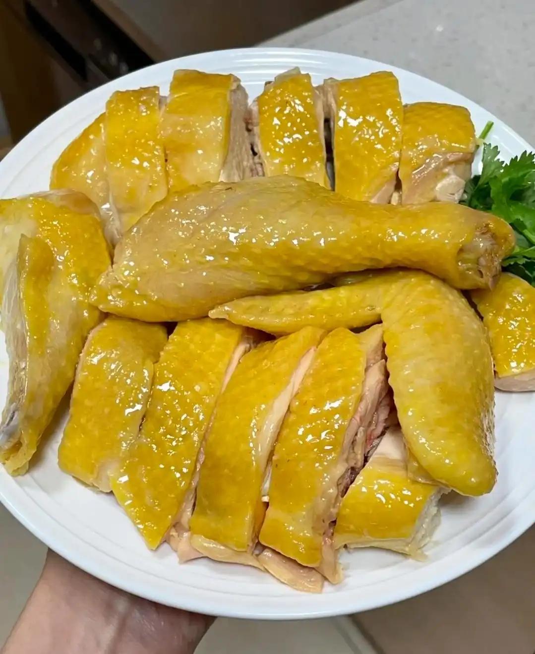 做法没任何技术含量的白切鸡，凭什么能成为广东的“省菜”？主要是广东喜欢追求食