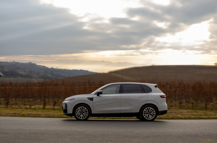 意大利人又买爆了！零跑一季度纯电市占率33.5%，出海新势力稳坐第一