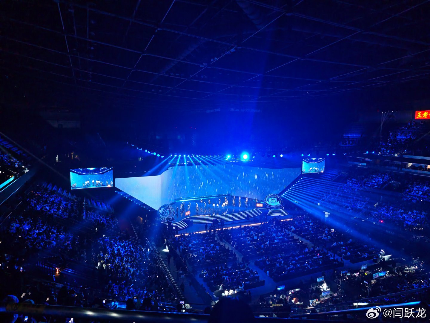 给大家看看荣耀magic8pro的长焦微博之夜