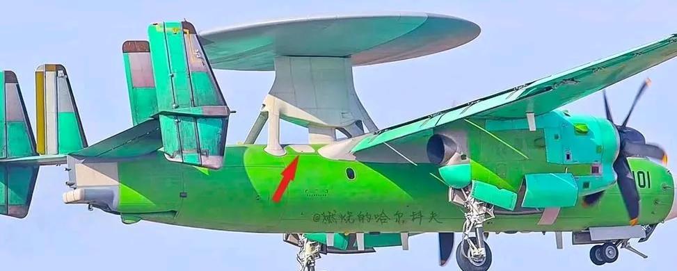 今天来说一下“空警”600的救生系统。近期曝光的“空警”600的原型机试飞图片显