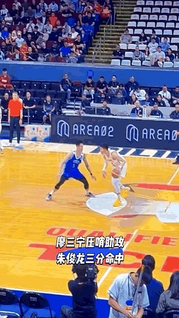 CBA场均不到5分的防守蓝领，凭什么成了国家队逆境续命的底牌。客战日本落后