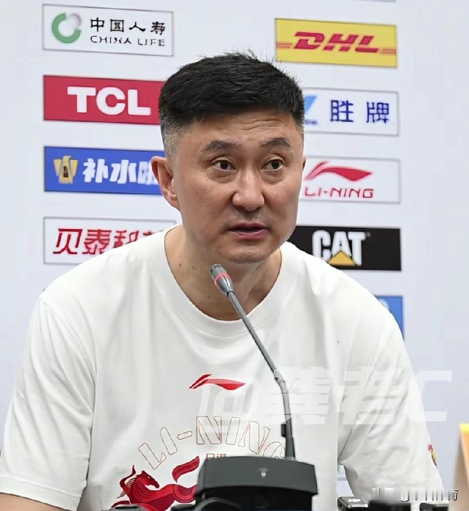 广东男篮若系列赛输给广州龙狮，将可能发生五件大事。1、杜峰下课，输给广州意味