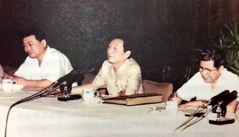 1988年4月25日，上海市九届人大一次会议第四次全体会议上，时任上海