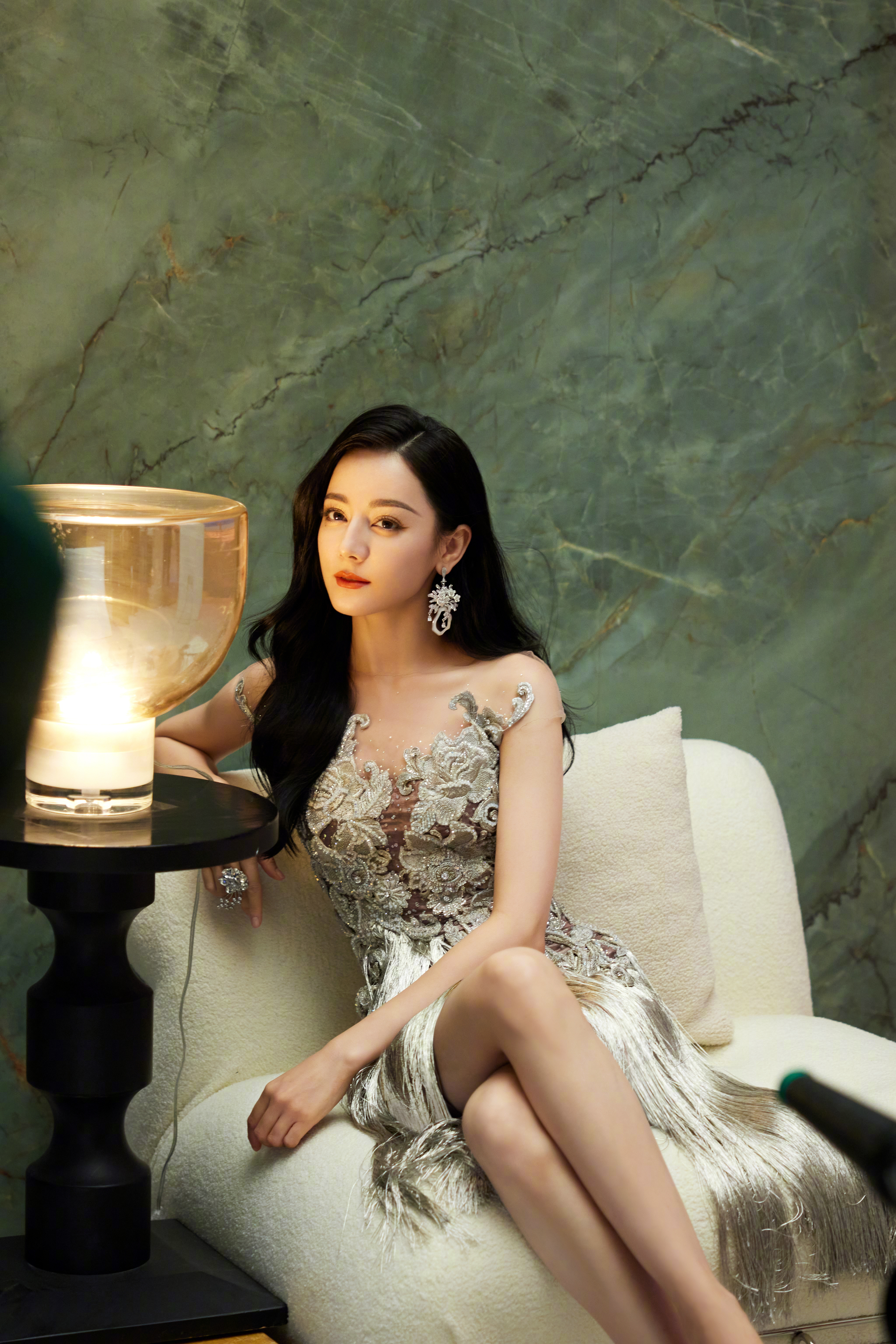 迪丽热巴银色流苏裙✨