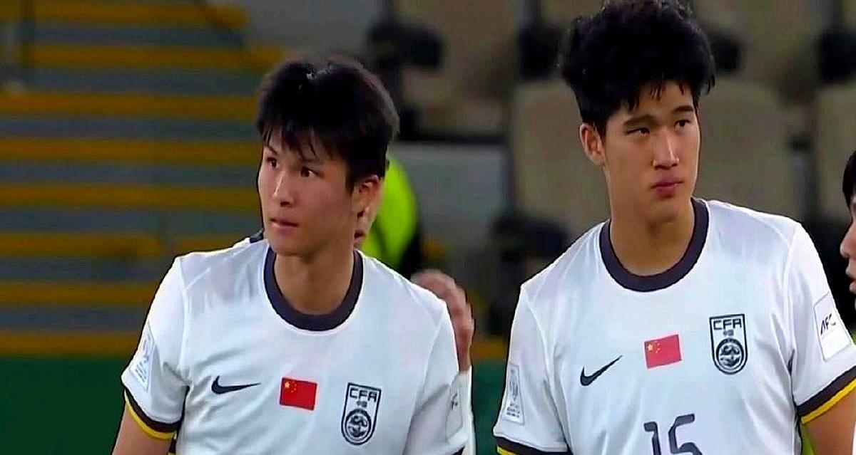 把大牌全摁板凳，进球反而翻倍半决赛打越南，首发里少了仨顶薪，观众以为完了。