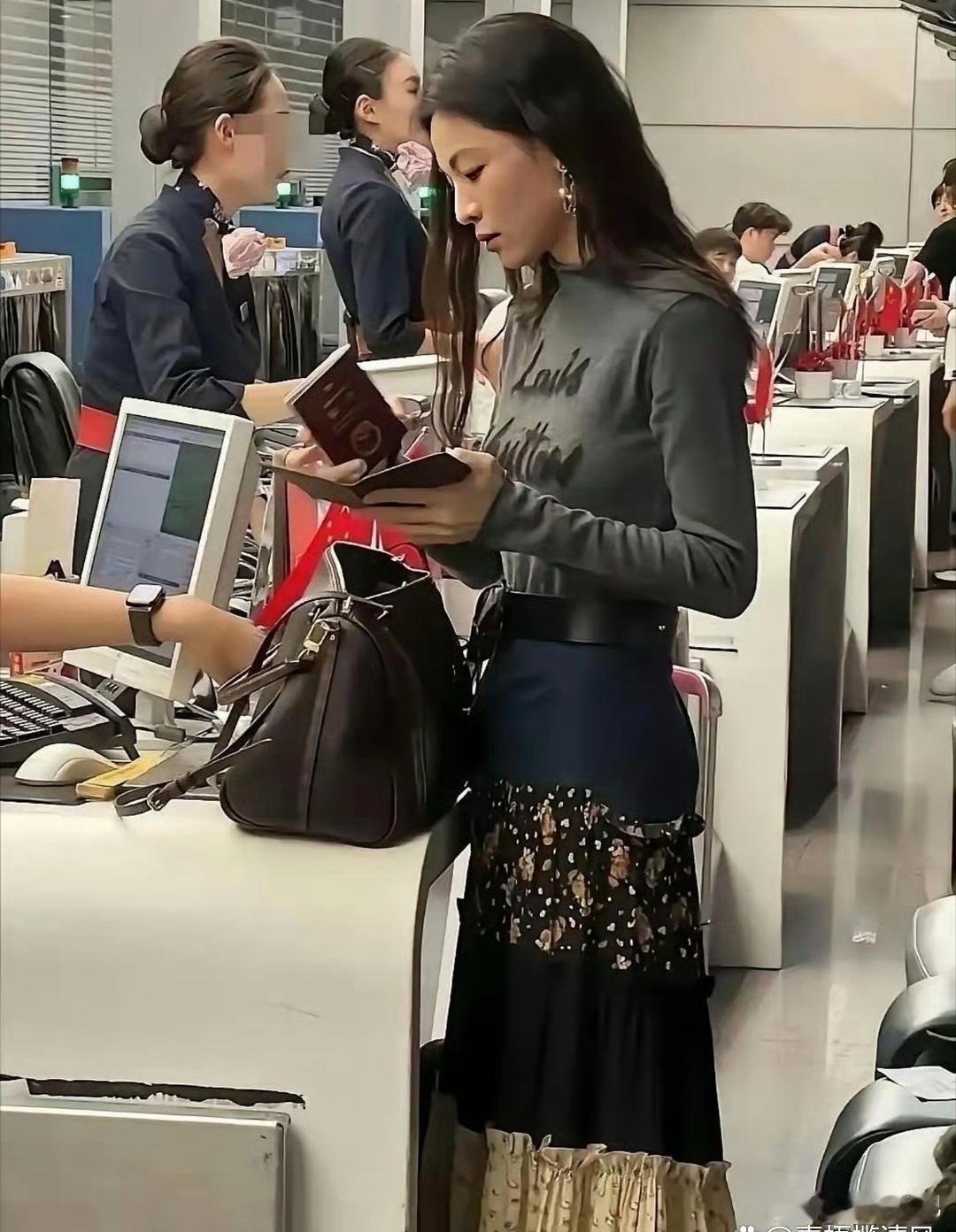 钟楚曦头身比例是真的不错​