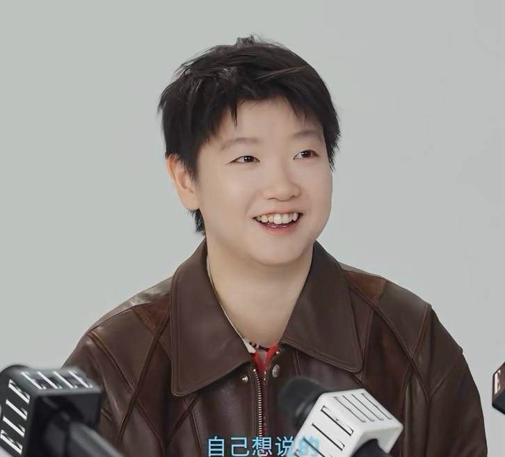 原来孙颖莎早就知道了！当被问到自己工作之外的非社交场合，像哪种水果时，孙颖莎毫不