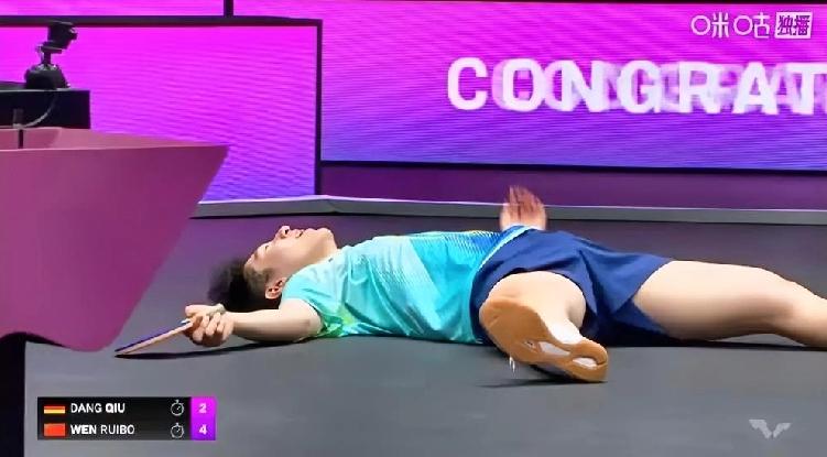 赢了，赢了，温瑞博进四强了，终于给他甜甜哥“报仇”成功，不妄甜甜给他买手机