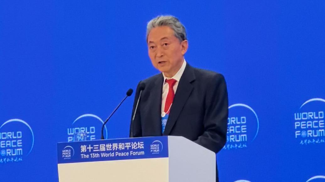 鸠山由纪夫在北京喊话了！当着各国代表的面，他直言：历史不能篡改，真相要讲给下一代