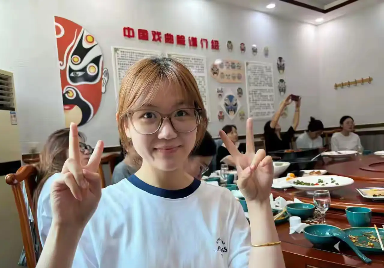 表妹当了一年班主任后前后对比？