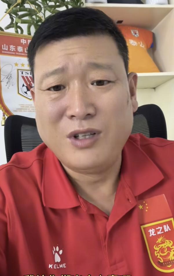 山东泰山知名球迷牛刚给俱乐部提了一个主意。那就是俱乐部出点钱，球迷也可以出点钱，