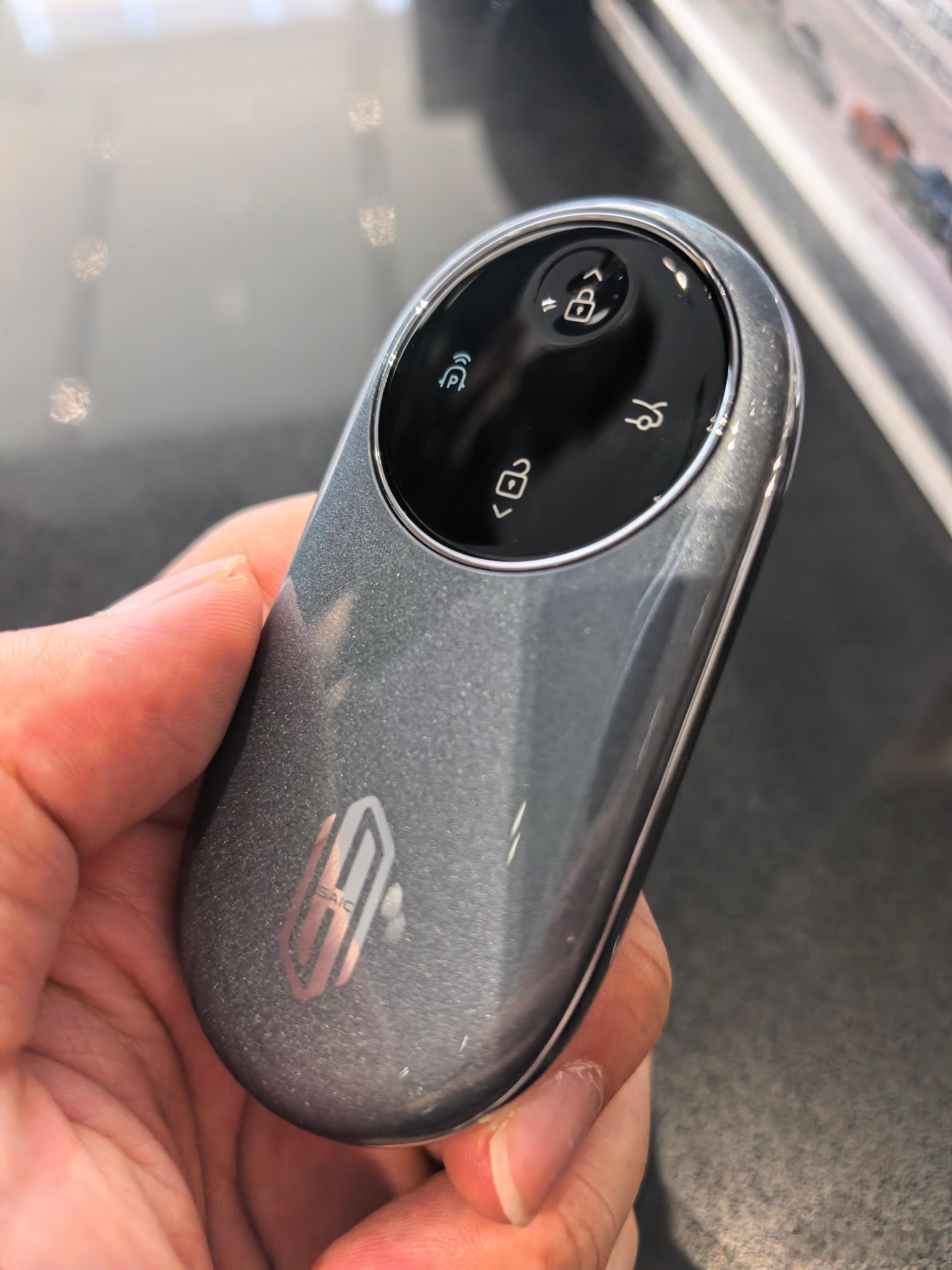 你别说，尚界H5这遥控钥匙，质感还真挺不错的~大家平时会带遥控钥匙出门吗？