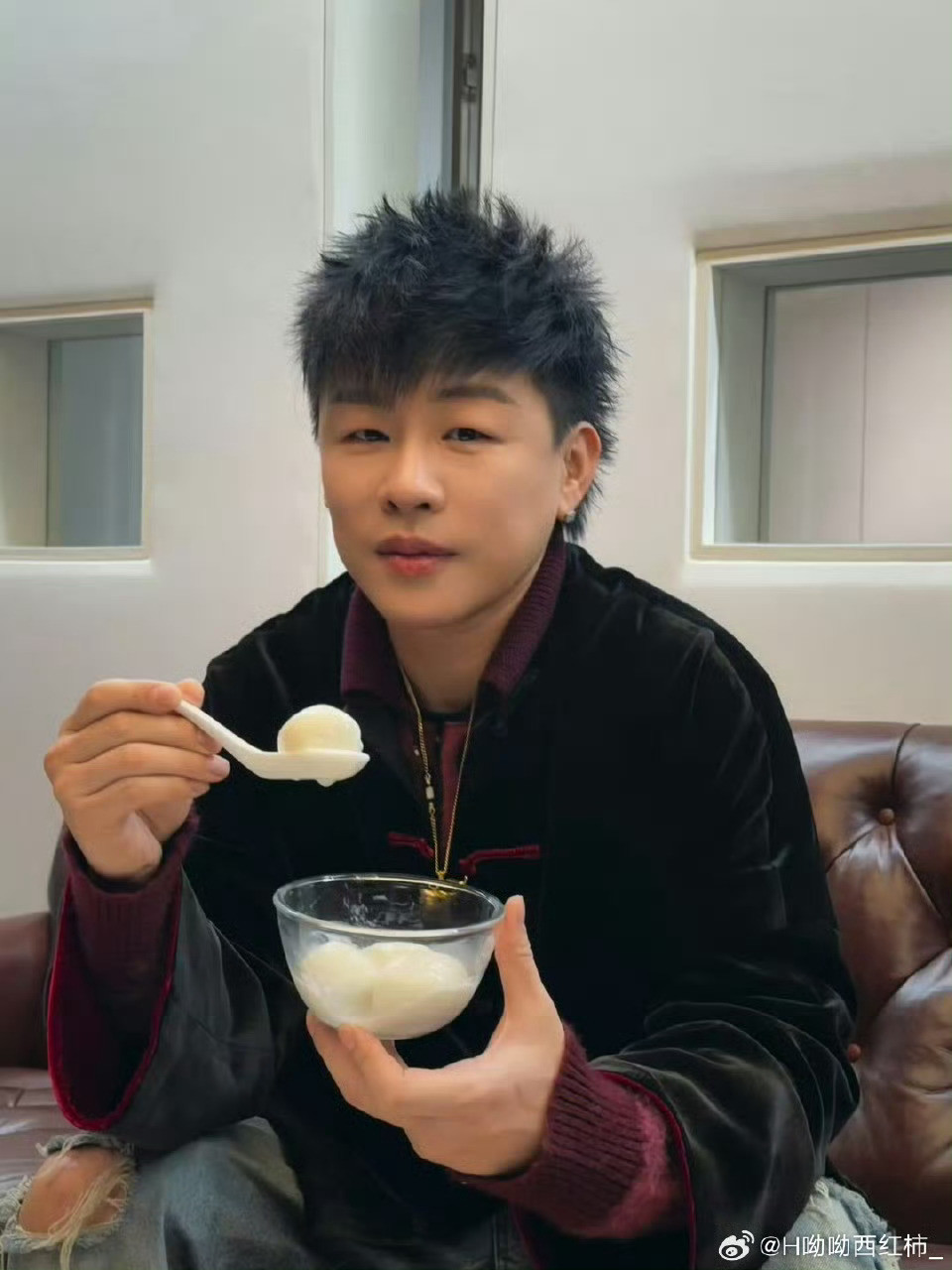 胡彦斌只一味吃汤圆胡彦斌不是应该吃瓜吗，薛之谦快点出来回应一下吧。