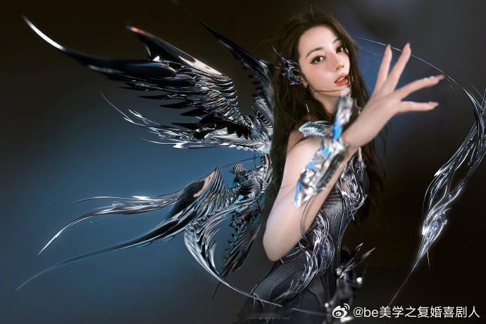 互动暖心！热巴问今晚可以成团吗呆萌提问超可爱，热巴屏幕前的家人们热情回应，现