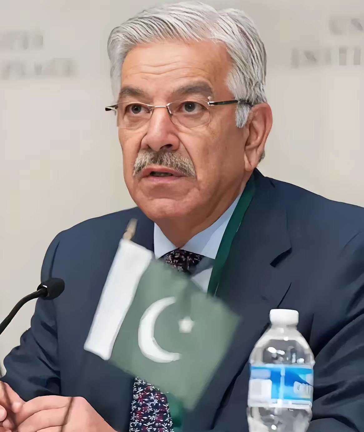 巴基斯坦国防部长阿西夫向全国发表电视讲话,强调所有阿富汗人都必须离境,不论其证件