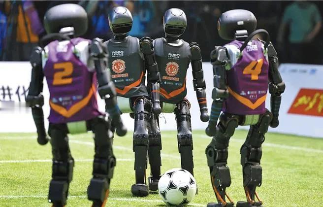 亚洲开发银行首席经济学家朴之水表示，中国在人工智能（AI）算力、数据中心、大语言