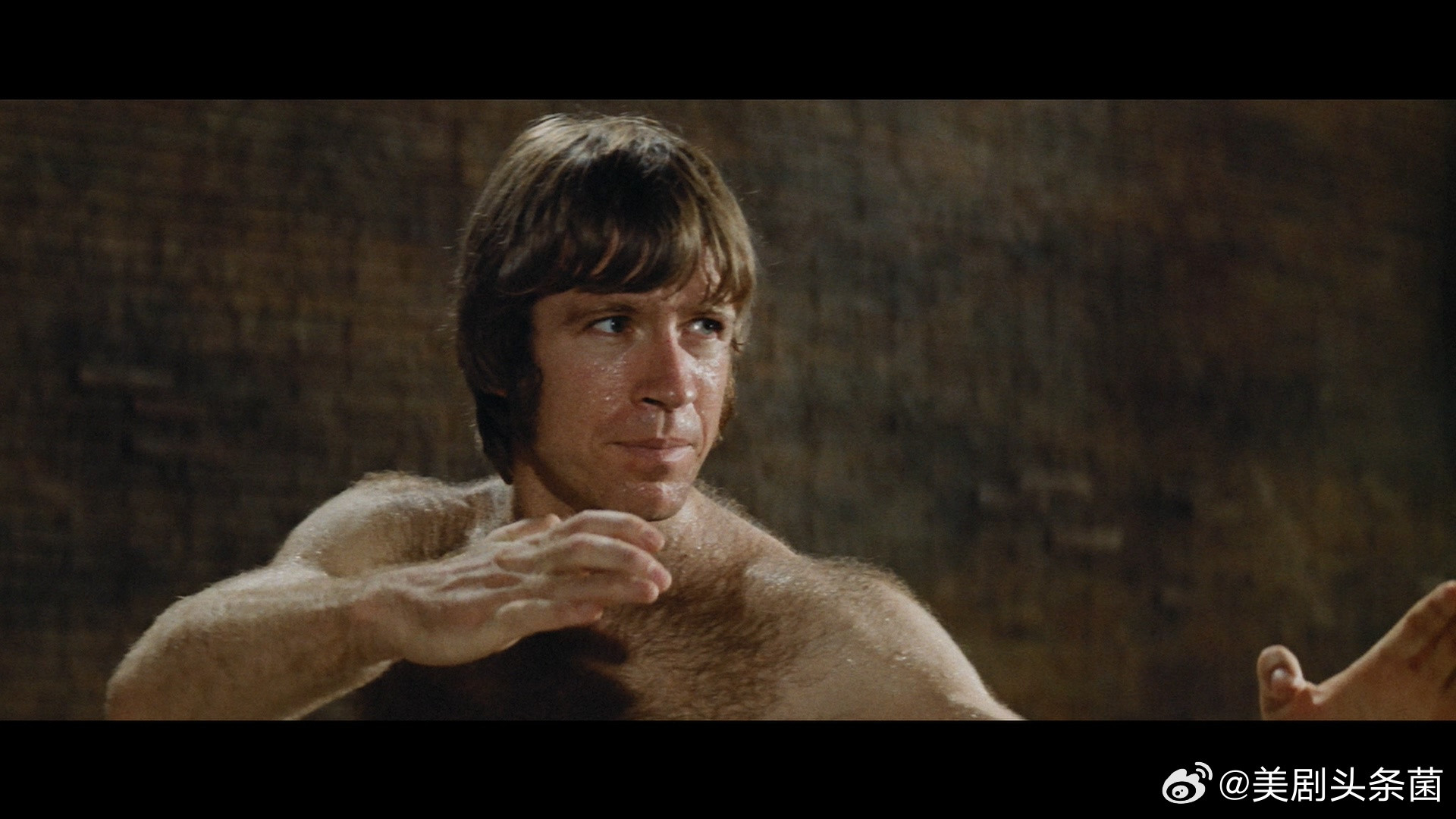 好莱坞动作影星查克·诺里斯（ChuckNorris）去世，享年86岁。查克曾