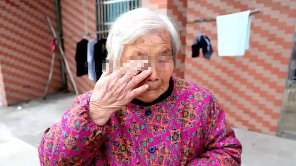 我算是明白了,人老后被儿女嫌,并不是因为没钱,而是这4个原因