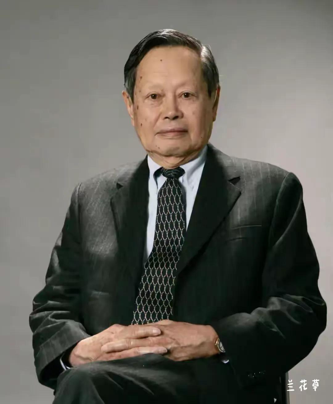 大科学家杨振宁先生因病于2025年10月18日12时00分在北京逝世，享年103