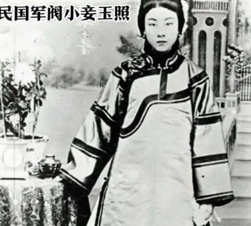 1917年，王德庆辞世，临终托付长子王德明将三十万银元交给十七岁妾室王仪贞。