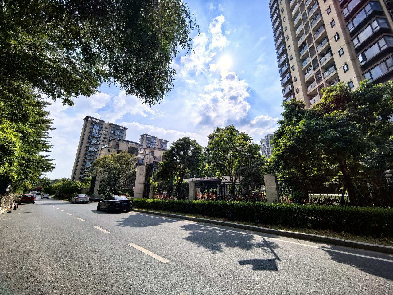 东莞松山湖二手房挂牌率奇高。房价都是炒房客炒上去的，现在估计都要跳楼了。万科