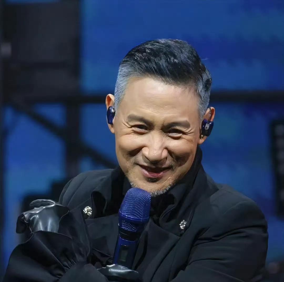 张学友能不能别唱了演唱会都破音唱不上去了，和主办方商量给现场观众退票，被观众拒