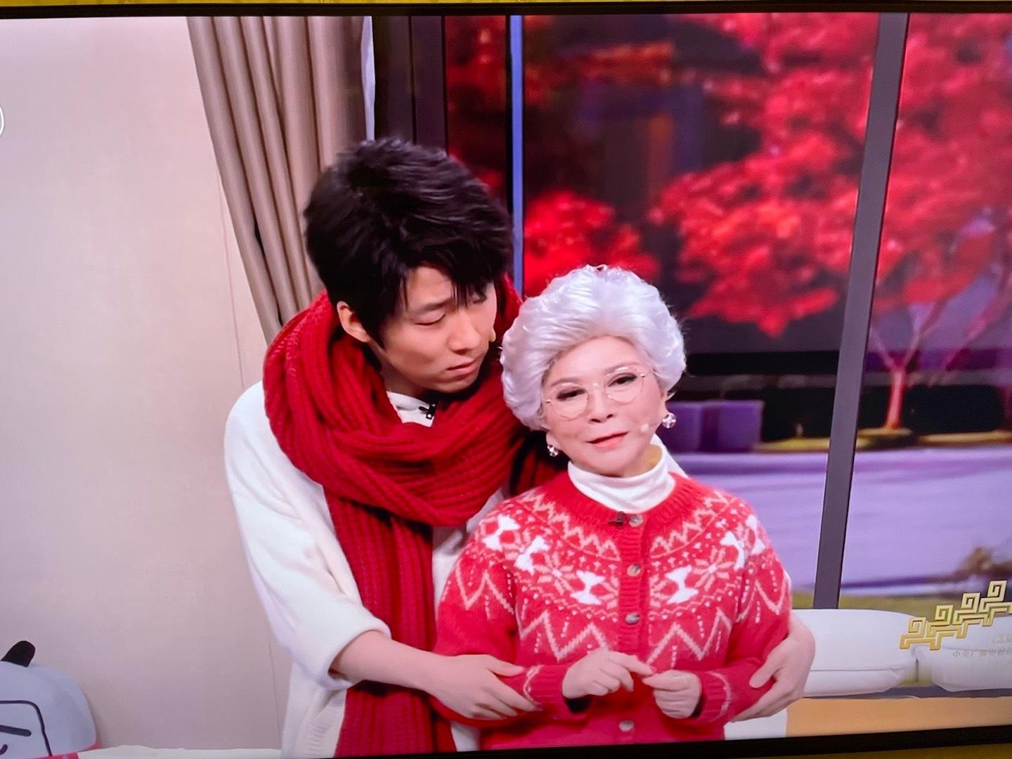 春晚段子大考春晚蔡明老师：真假美猴王啊哈哈哈！这个假的科技感好强